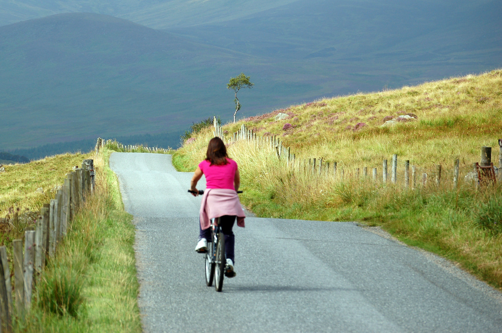 How much room should drivers give a cyclist when overtaking?