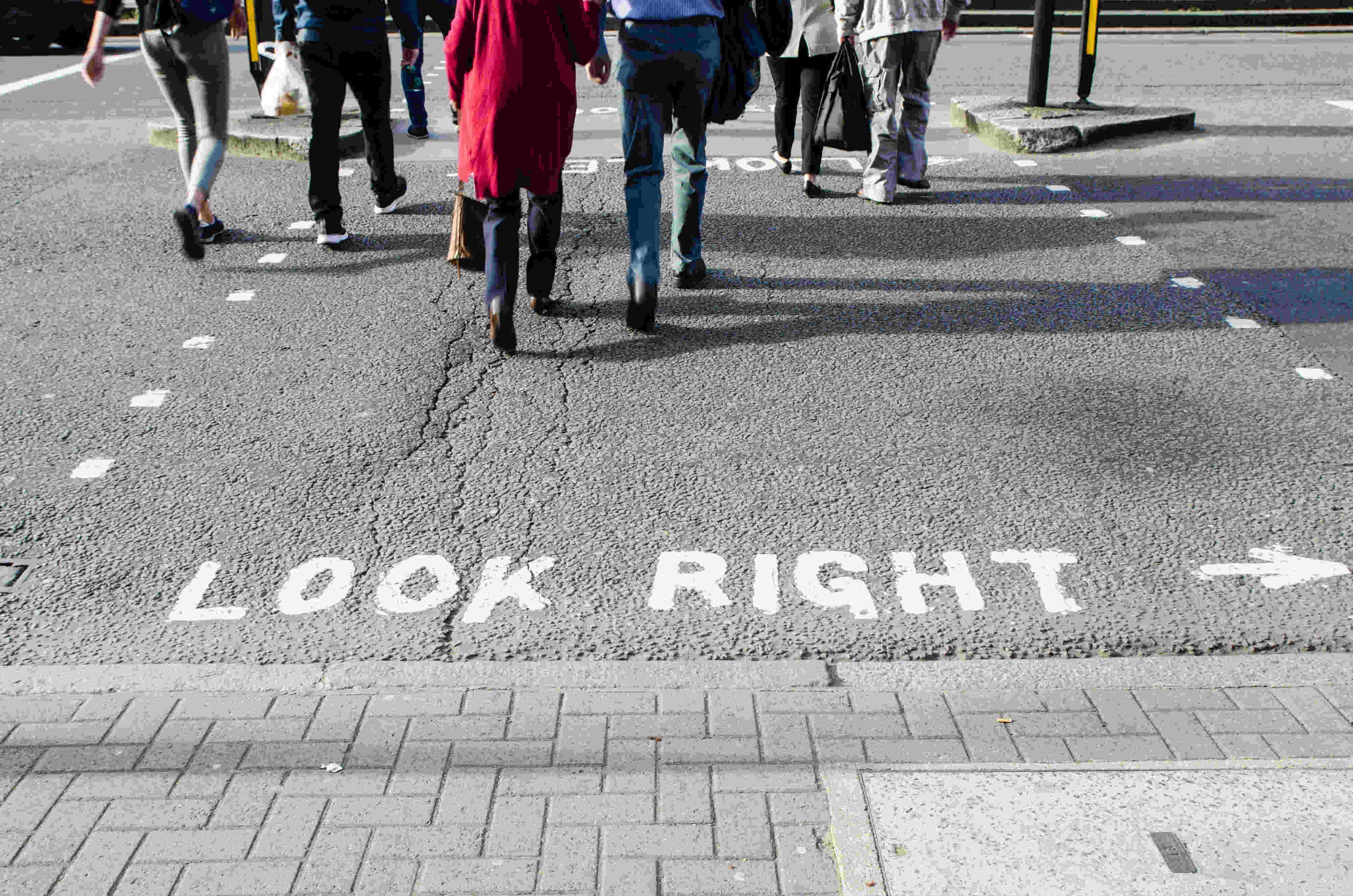 What rule applies to pelican crossings with an island in the middle?